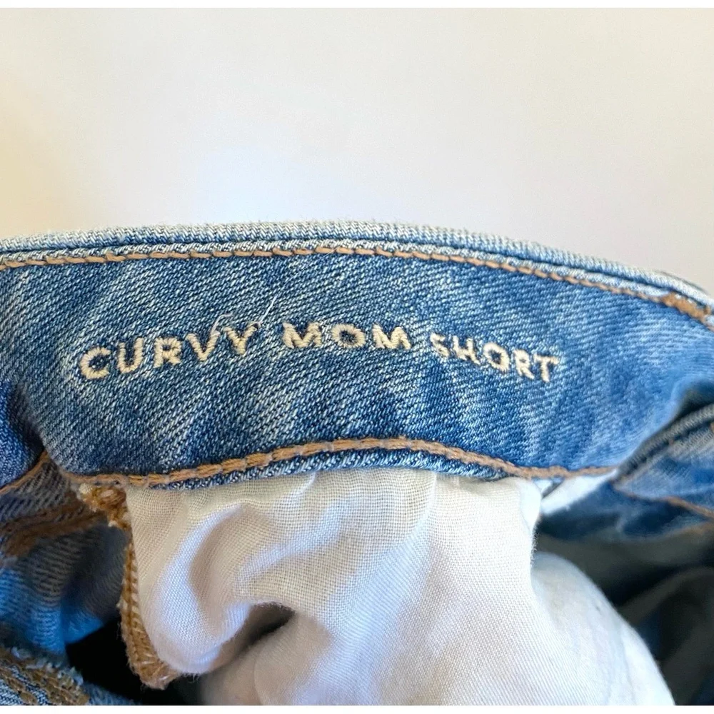 American Eagle Curvy Mom Short women’s size 2 high rise denim distressed